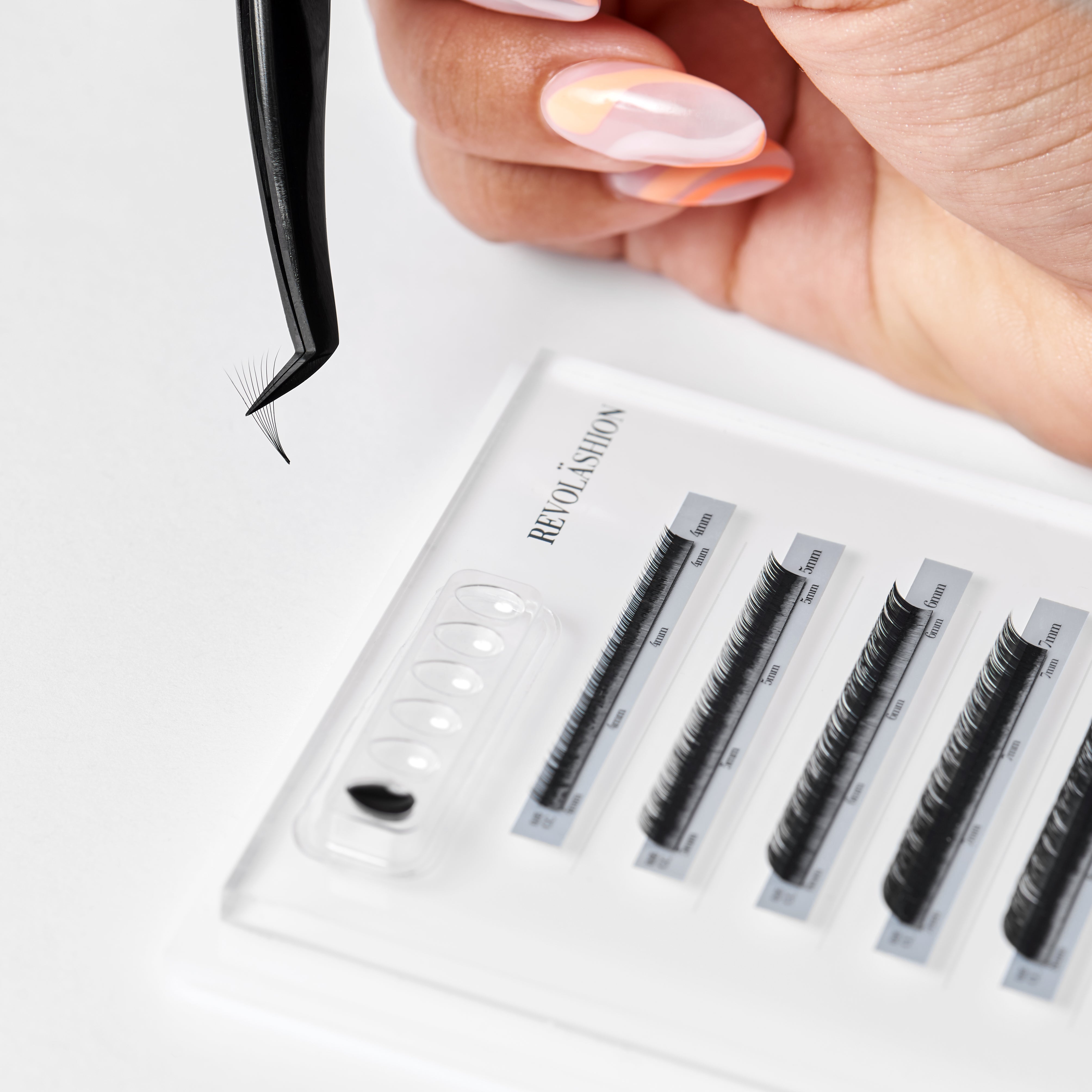 Why You Might Not Be Making Money As A Lash Artist