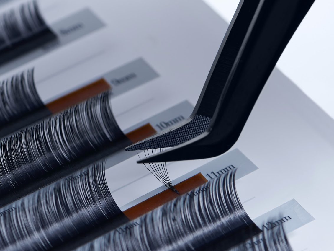 The Best Eyelash Extension Tweezers