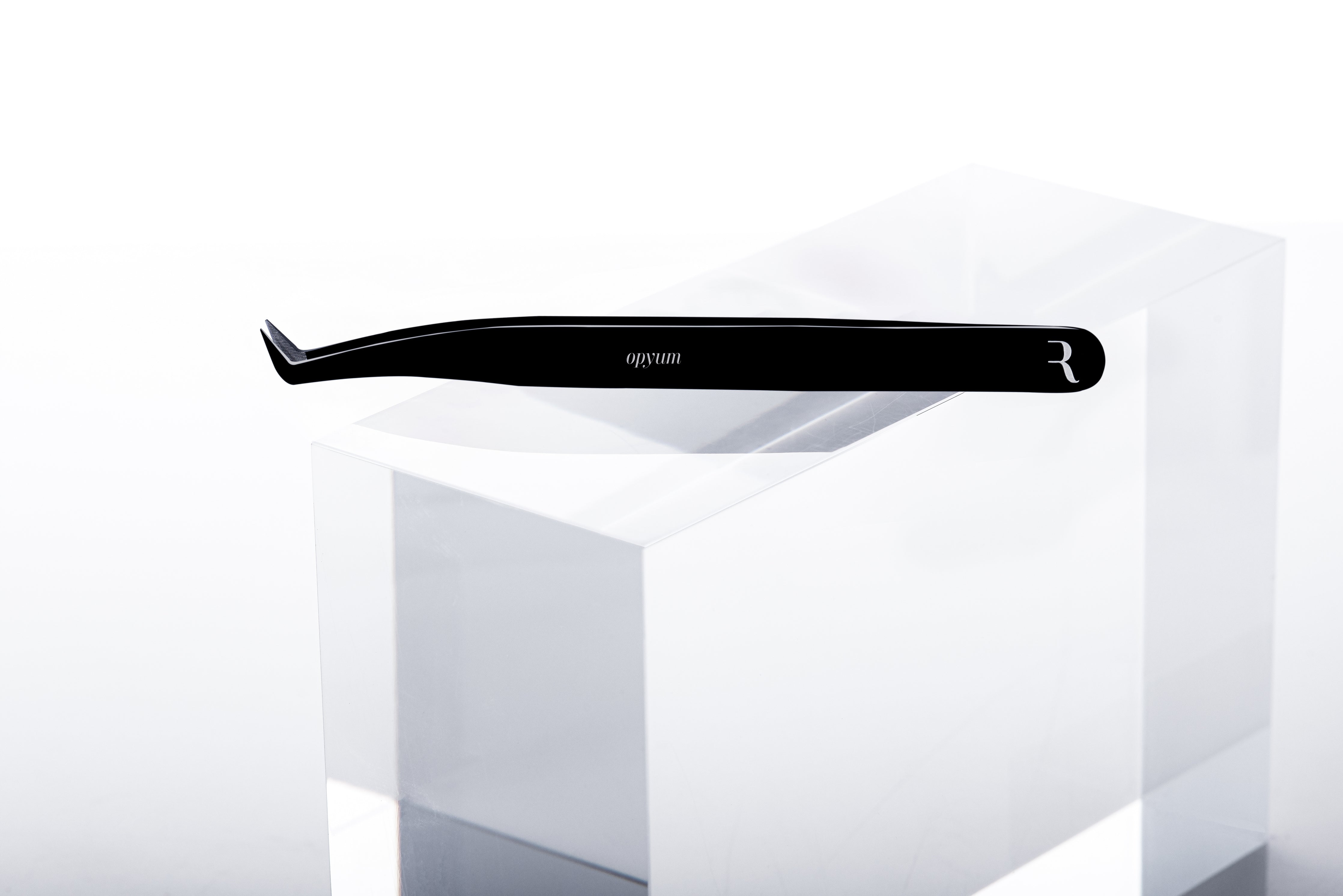 Opyum Light Volume OmniGrip Tweezer