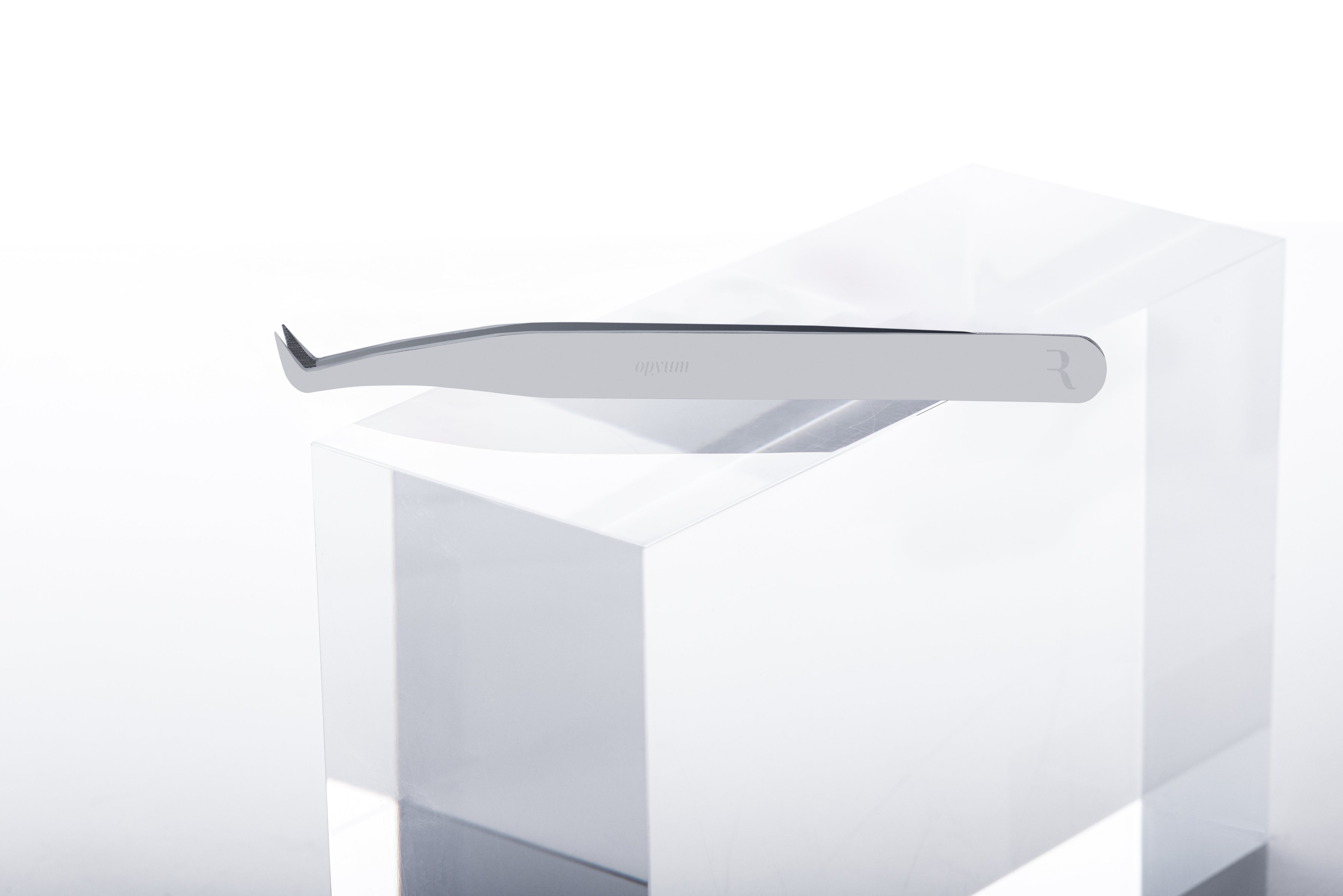 Opyum Light Volume OmniGrip Tweezer